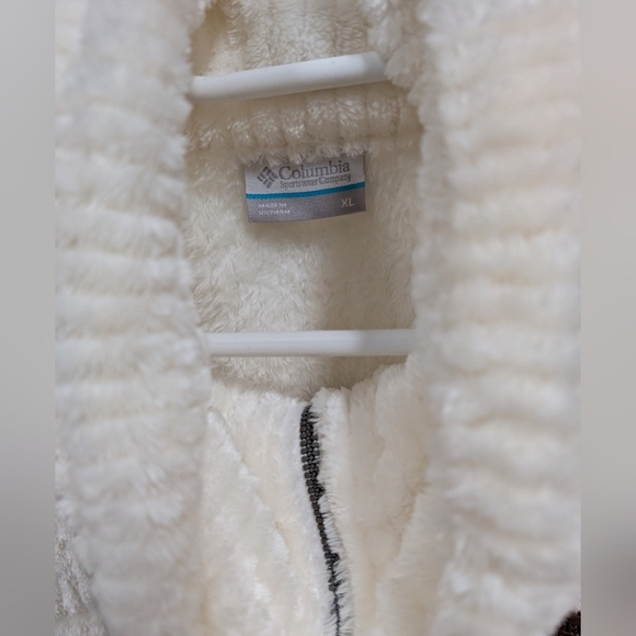 Columbia White Fluffy Vest - Picture 4 of 13